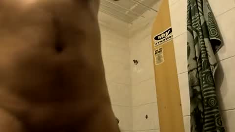 Snapshot of stenlyvrbich chatting on December 6, 9:35 pm lee online show from December 6, 9:35 pm