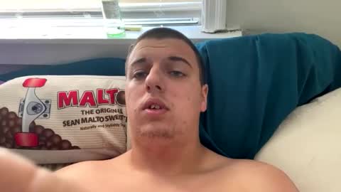 Snapshot of stepbro18 chatting on September 29, 3:19 pm Honestly Im a slut I have a high sex drive and I love talking to people off this platform  online show from September 29, 3:19 pm