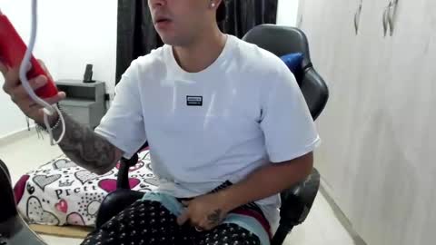 stiven_fox33 online show from November 18, 2:26 am