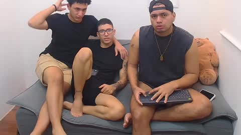 friends online show from December 18, 12:40 pm