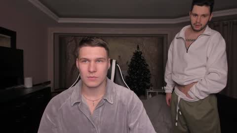 Snapshot of stranggee chatting on December 26, 7:16 pm Artem online show from December 26, 7:16 pm