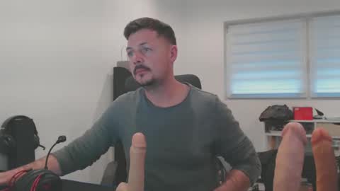 Snapshot of straponloverboy chatting on December 3, 1:43 pm ImYours online show from December 3, 1:43 pm