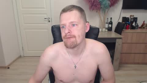 strong_guy_xxx online show from January 16, 8:17 am