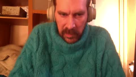Snapshot of sweaterboy666 chatting on January 27, 10:06 am sweaterboy666 online show from January 27, 10:06 am