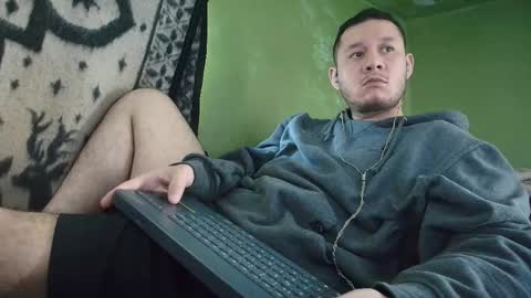 Snapshot of sweet_guy36 chatting on October 17, 3:49 pm sweet_guy36 online show from October 17, 3:49 pm