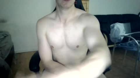sweetguy8210 online show from June 18, 3:28 pm