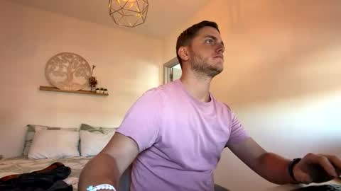 syl092 online show from March 2, 12:01 pm