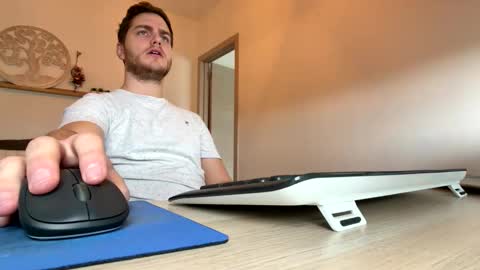 syl092 online show from January 13, 9:57 am