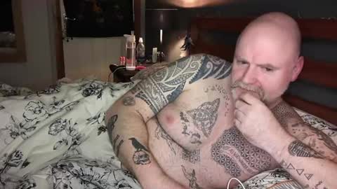 Snapshot of tattooeddilf01 chatting on December 10, 10:49 pm Tattooeddilf 01 online show from December 10, 10:49 pm
