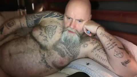Snapshot of tattooeddilf01 chatting on October 19, 11:08 pm Tattooeddilf 01 online show from October 19, 11:08 pm