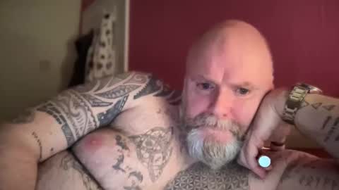 Snapshot of tattooeddilf01 chatting on January 17, 10:49 pm Tattooeddilf 01 online show from January 17, 10:49 pm