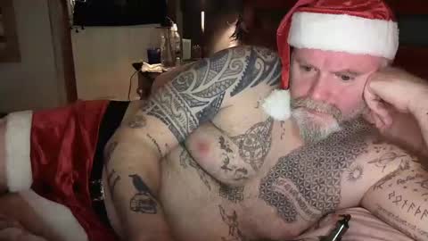 Snapshot of tattooeddilf01 chatting on December 22, 8:47 pm Tattooeddilf 01 online show from December 22, 8:47 pm