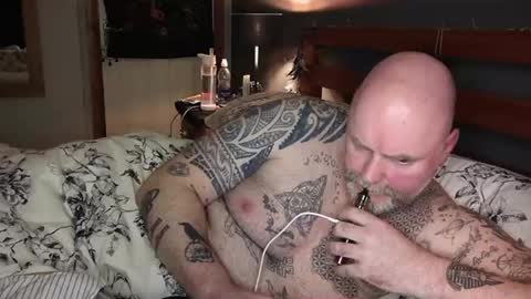 Snapshot of tattooeddilf01 chatting on December 9, 10:48 pm Tattooeddilf 01 online show from December 9, 10:48 pm