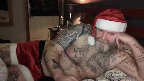 Snapshot of tattooeddilf01 chatting on December 7, 1:48 am Tattooeddilf 01 online show from December 7, 1:48 am