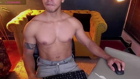 Tayler online show from November 26, 2:03 am