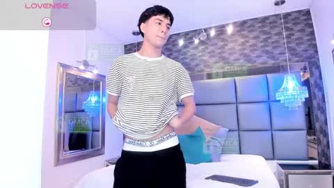 taylor_brooks_ online show from April 29, 7:09 pm