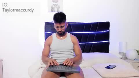 taylormaccurdy_ online show from December 20, 2:29 am