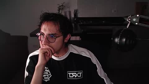 Teo independent model online show from March 5, 3:03 am