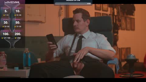 Snapshot of the_dilf chatting on January 12, 7:10 pm The DILF - online show from January 12, 7:10 pm