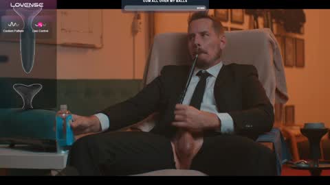 Snapshot of the_dilf chatting on December 6, 5:55 pm The DILF - online show from December 6, 5:55 pm
