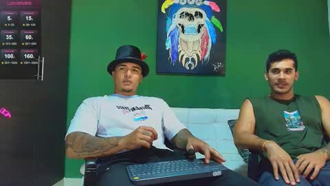 SCOTT  THEO  KAMERON  GENDERSON online show from October 30, 2:46 am