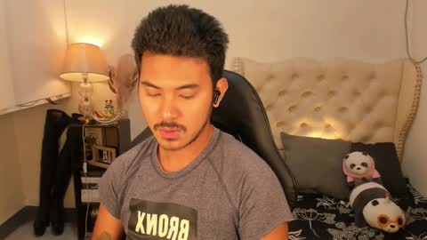 Snapshot of the_killian_jones chatting on October 27, 6:32 pm ken online show from October 27, 6:32 pm