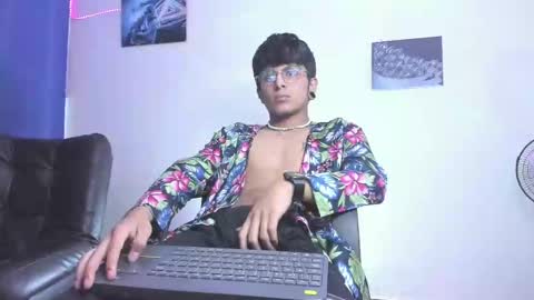 Snapshot of the_weed_guys chatting on January 20, 11:32 pm Danny online show from January 20, 11:32 pm