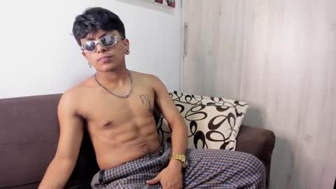 Snapshot of the_weed_guys chatting on September 11, 4:00 am Danny online show from September 11, 4:00 am