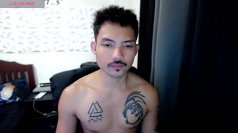 Snapshot of thefriskyasian chatting on October 22, 7:45 am Jaycee online show from October 22, 7:45 am