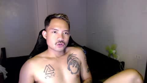 Snapshot of thefriskyasian chatting on February 4, 9:20 pm Jaycee online show from February 4, 9:20 pm