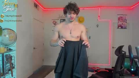 Snapshot of thejohnnystone chatting on September 20, 12:32 am Johnny Stone online show from September 20, 12:32 am