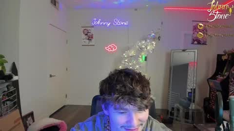 Snapshot of thejohnnystone chatting on December 31, 12:43 am Johnny Stone online show from December 31, 12:43 am