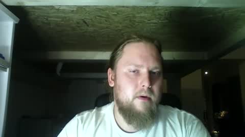 Snapshot of thenewdude1992 chatting on February 21, 8:05 pm thenewdude1992 online show from February 21, 8:05 pm
