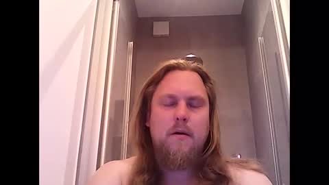 Snapshot of thenewdude1992 chatting on October 4, 6:35 pm thenewdude1992 online show from October 4, 6:35 pm