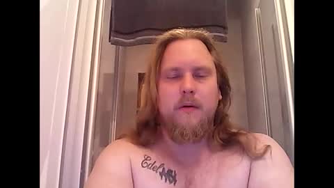 Snapshot of thenewdude1992 chatting on October 14, 9:33 pm thenewdude1992 online show from October 14, 9:33 pm