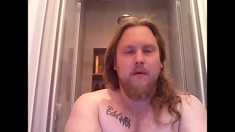 Snapshot of thenewdude1992 chatting on October 16, 6:27 pm thenewdude1992 online show from October 16, 6:27 pm