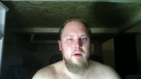 Snapshot of thenewdude1992 chatting on February 14, 6:08 pm thenewdude1992 online show from February 14, 6:08 pm