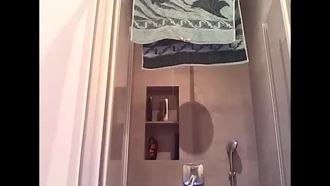 Snapshot of thenewdude1992 chatting on October 1, 10:57 pm thenewdude1992 online show from October 1, 10:57 pm