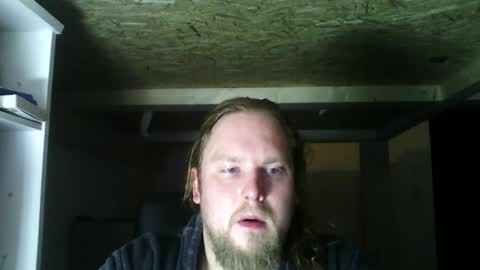 Snapshot of thenewdude1992 chatting on December 13, 1:59 am thenewdude1992 online show from December 13, 1:59 am
