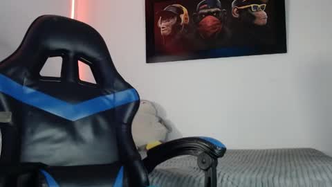 theo_levis online show from May 11, 1:51 am