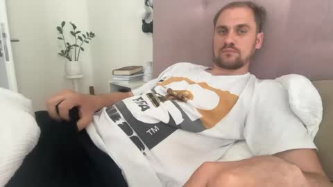 theonetojerkwith online show from June 21, 6:52 am
