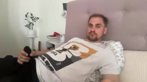 theonetojerkwith online show from May 31, 7:53 am