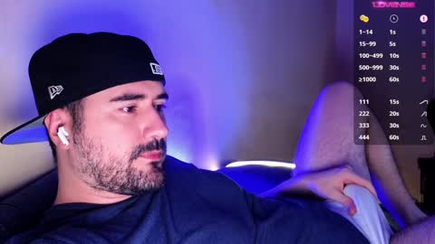 Snapshot of theoravi chatting on December 11, 2:32 am Theo Ravi online show from December 11, 2:32 am