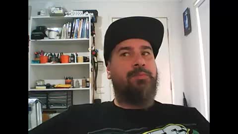 Snapshot of theozbeardguy chatting on December 18, 12:43 am aussiebeard online show from December 18, 12:43 am
