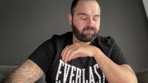 Snapshot of thessalonikios1987 chatting on December 4, 8:45 am Hornyforyou online show from December 4, 8:45 am