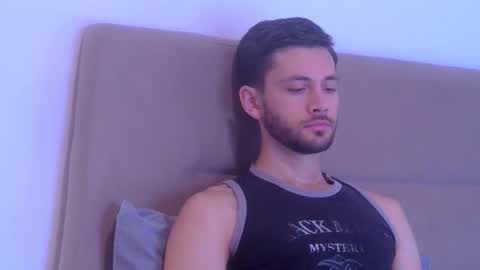 The Waiter online show from December 1, 7:33 am