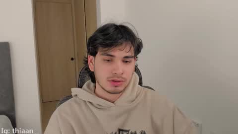 thiaan__ online show from December 19, 2:08 am