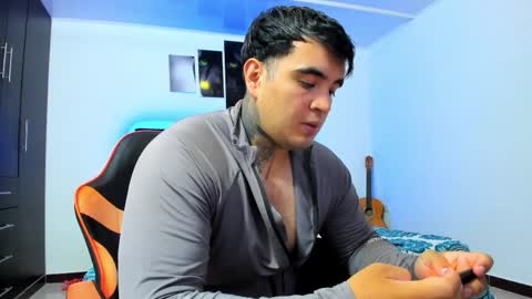 Thiago online show from April 11, 7:45 am