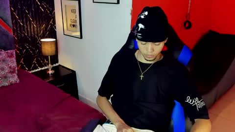 Thiago online show from April 22, 9:08 pm