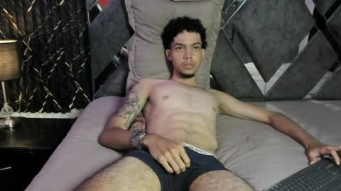 Thiago online show from May 3, 9:28 pm